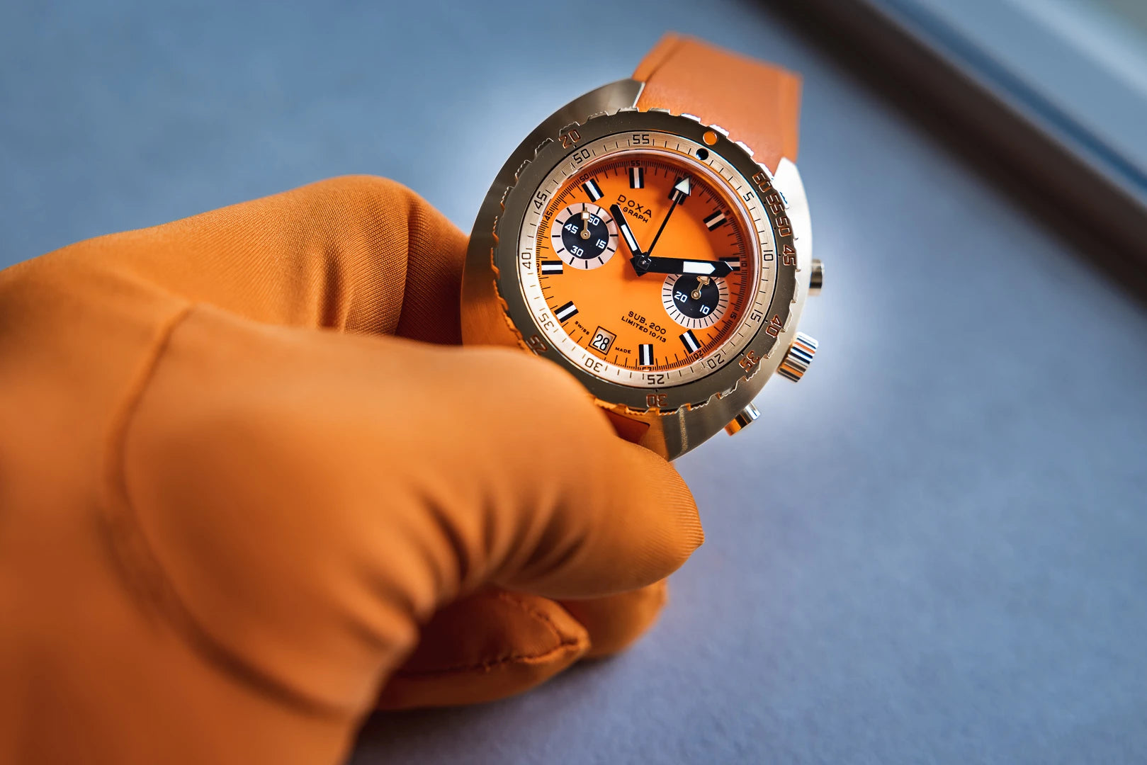 SUB 200 T.Graph – 18K Gold