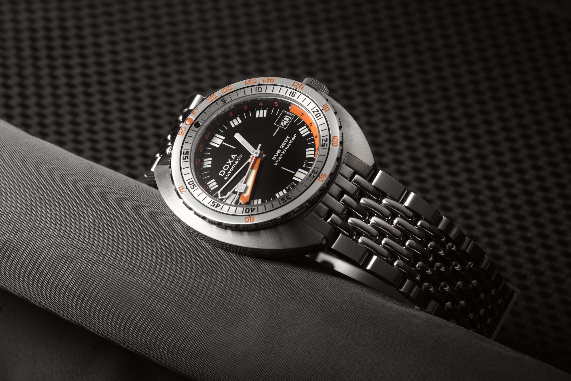 SUB 250T GMT
